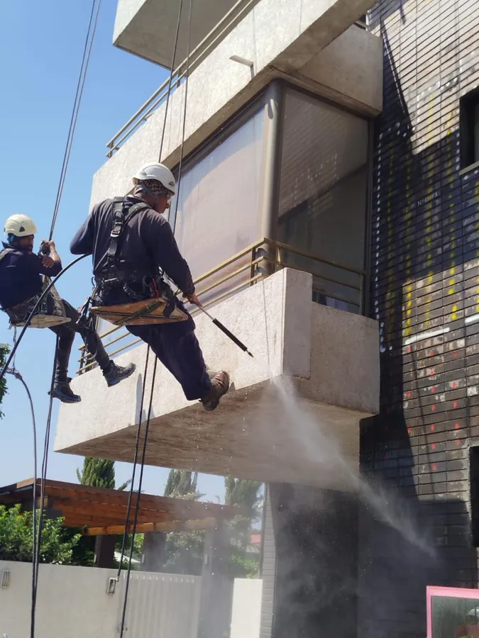 Trabajo vertical con hidrolavadora
